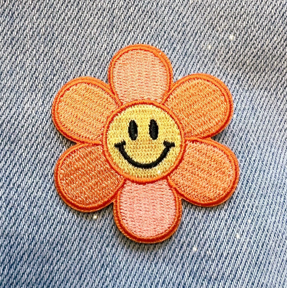 Wildflower + Co. - Smiley Daisy Patch: Lilac