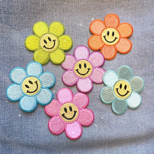 Wildflower + Co. - Smiley Daisy Patch: Lilac