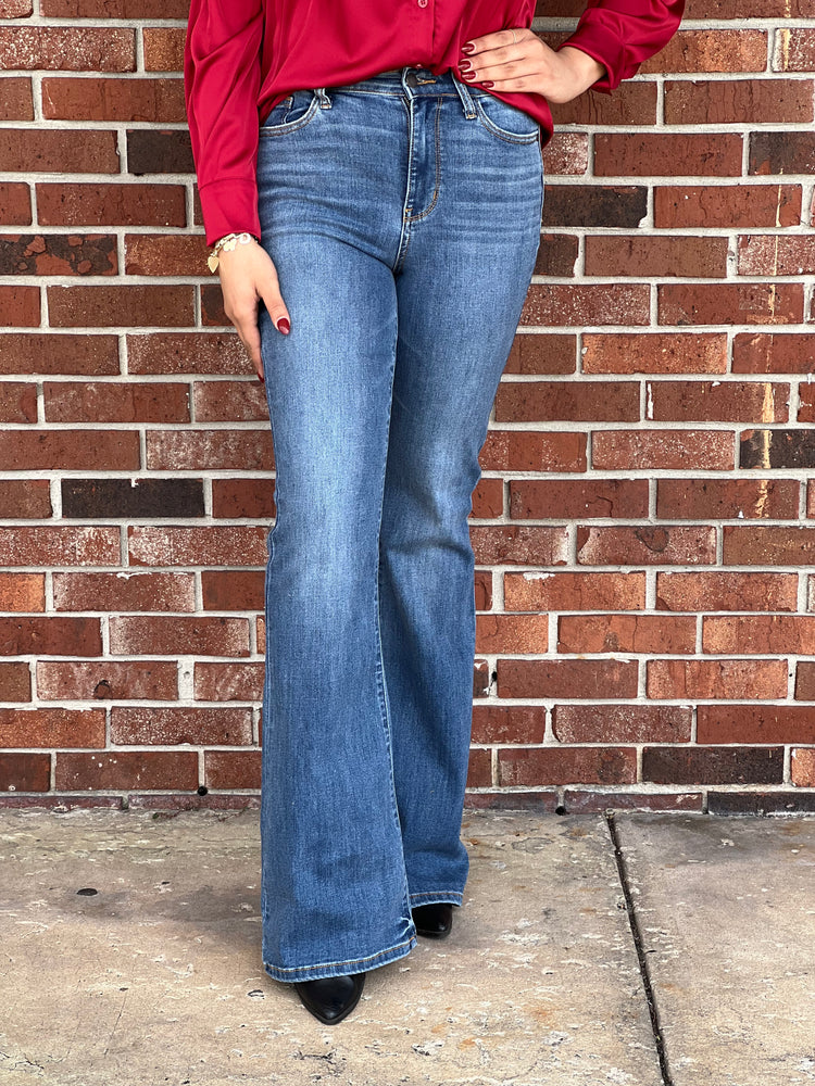 HW Classic Flare Jeans