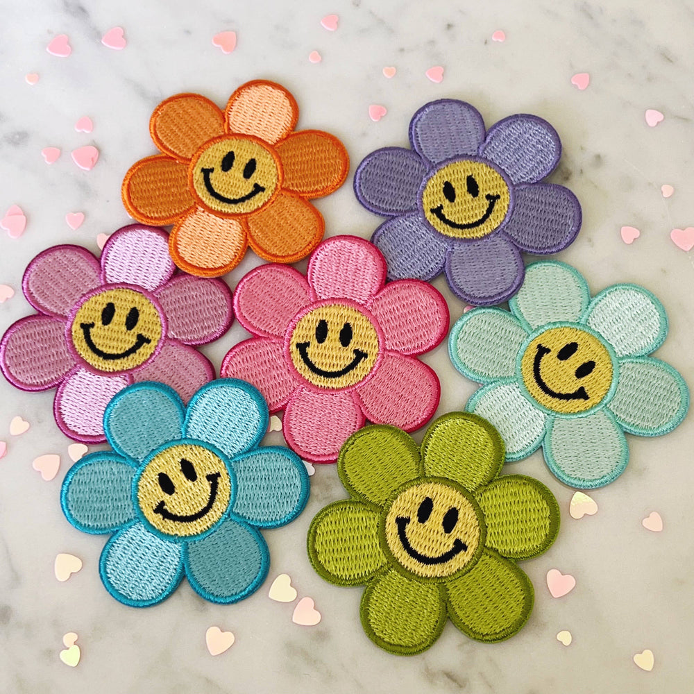 Wildflower + Co. - Smiley Daisy Patch: Lilac